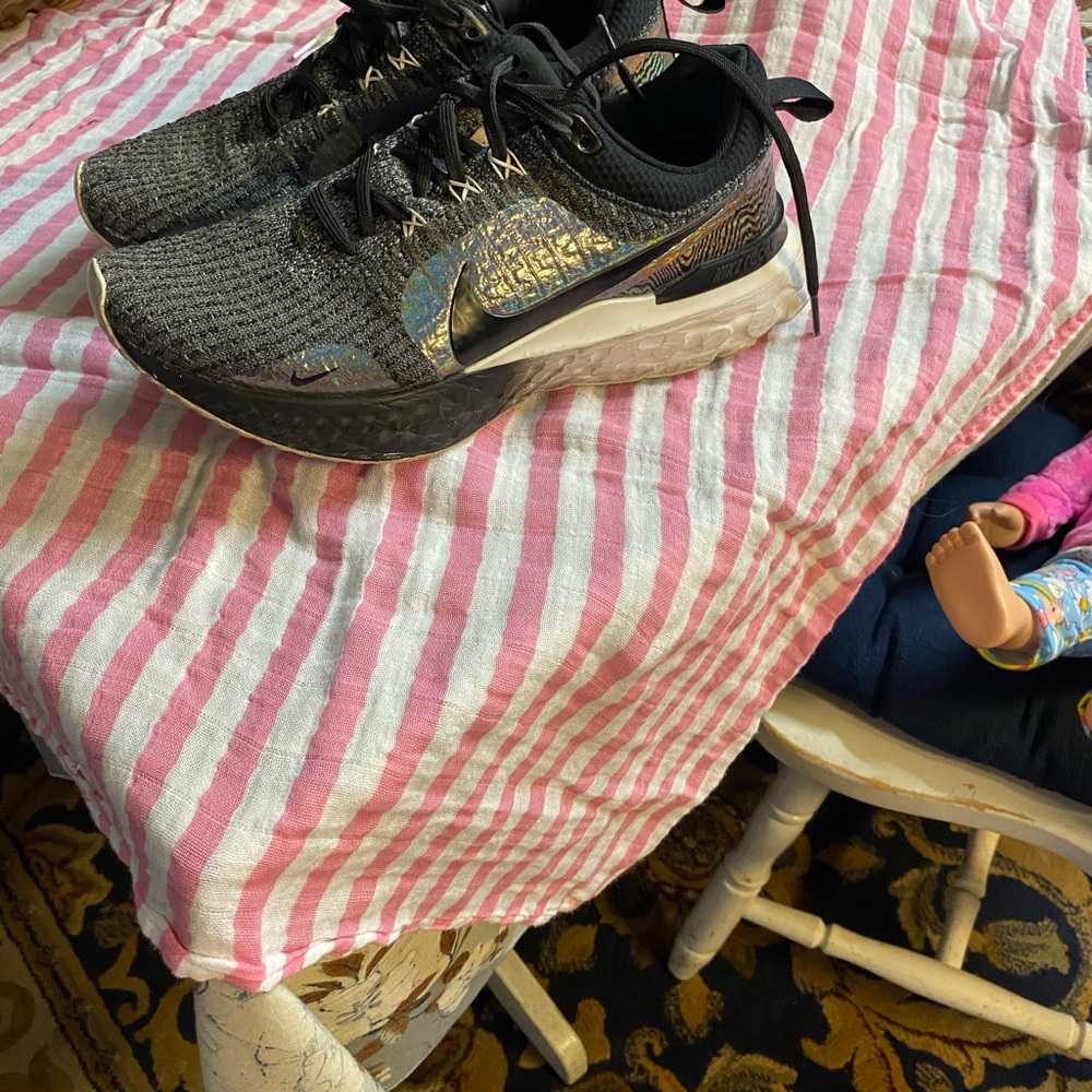 Nike Black and Silver Running Shoes